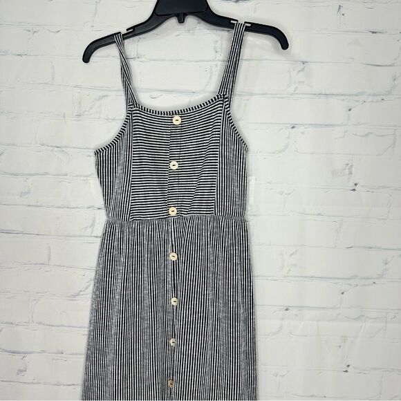 Caution To The Wind Dresses & Skirts - Caution To The Wind medium dress‎